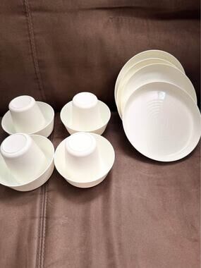 IKEA NEW WHITE 12 pc  Kids Toddler Plastic Dinnerware Set - Plates, Bowls, Cups